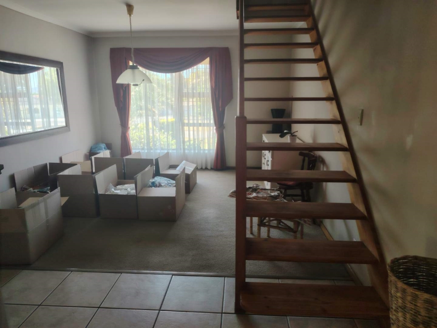 To Let 4 Bedroom Property for Rent in Ridgeworth Western Cape